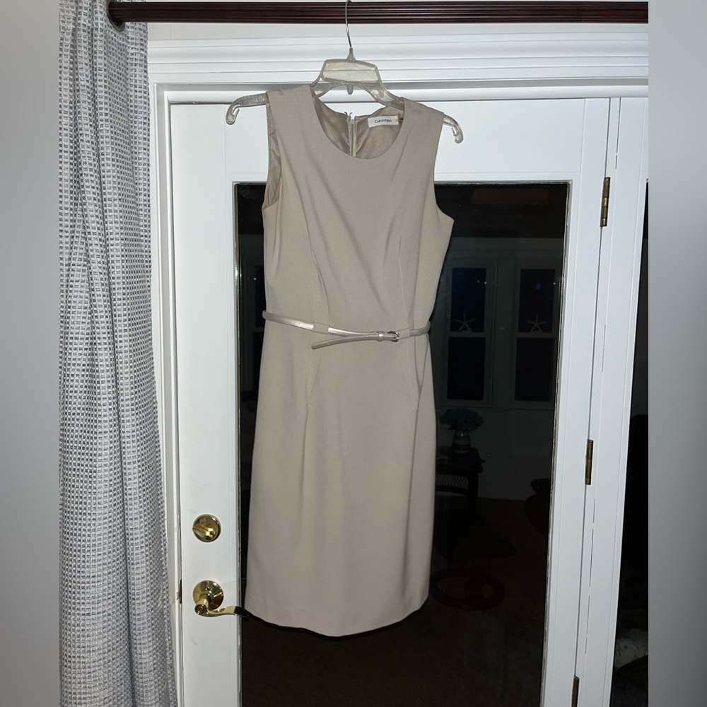 Calvin Klein belted off-white dress size 4